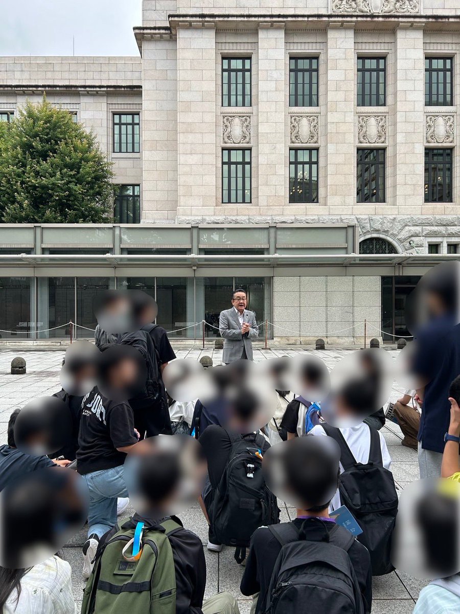 kumada_aichi1's tweet photo. 名古屋市内の中学生の皆様が国会議事堂へ研修に来てくれました。
未来を担う人材として活躍を期待します

#くまだ裕通 #自民党 #国会議事堂 #愛知1区 #名古屋市 https://t.co/n8Rrgn8zqG