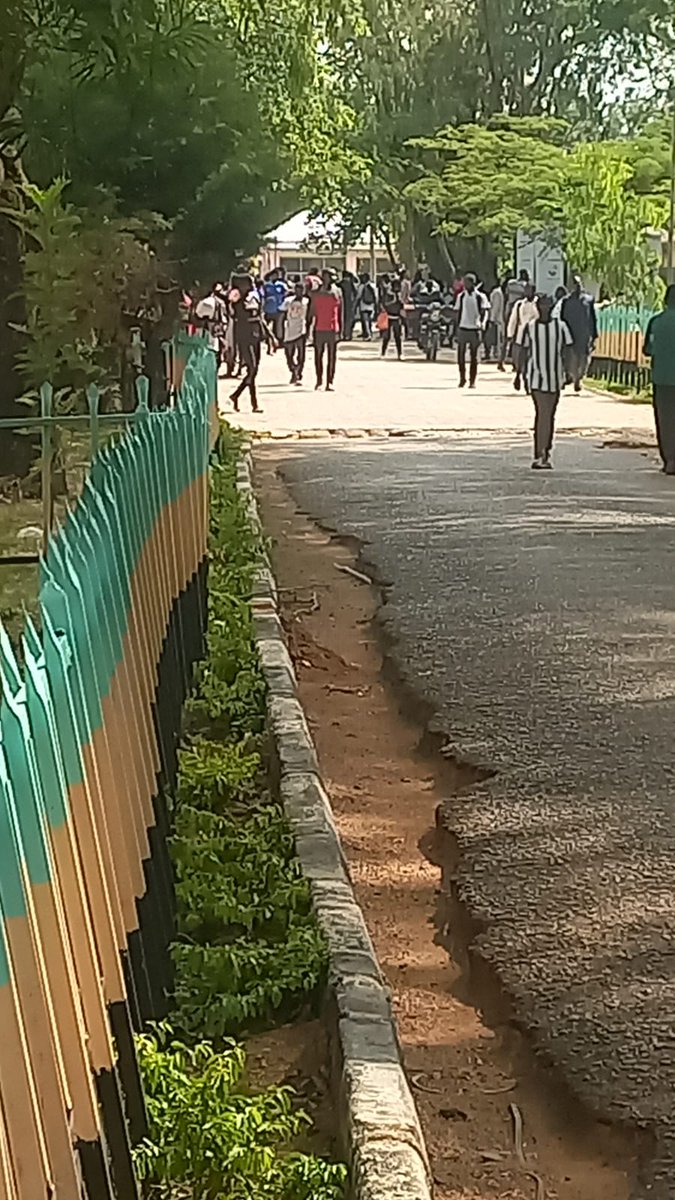 C_NyaKundiH's tweet photo. Mawego National polytechnic comrades wamesema hakuna class in remembrance of Ojwang https://t.co/9nQSYOnPDR