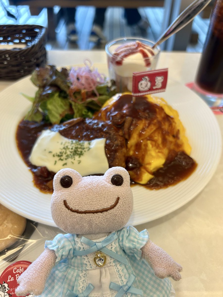 twinklestar6134's tweet photo. ギリギリ間に合った
いろんな人が「かえるカワイイ💖」と
見てはりましたね
ピクさんを知らない人が見てもかわいいんですよ😊 https://t.co/Qy2wEABD9u