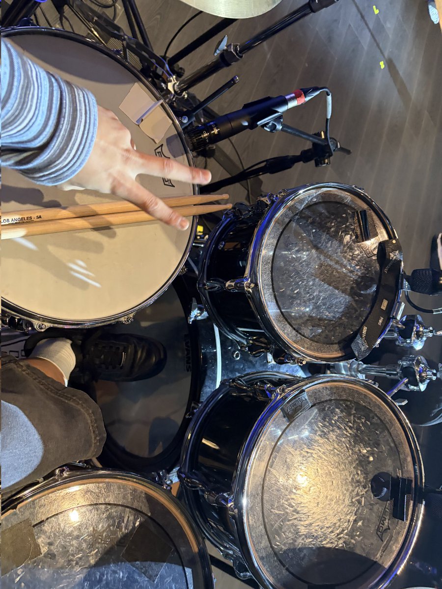 catch_theyoung's tweet photo. 정모는 리허설 중🥁

#캐치더영 #CATCHTHEYOUNG #CTY
#최정모 #JUNGMO
#Taipei #GMA https://t.co/gADZaGiDcA