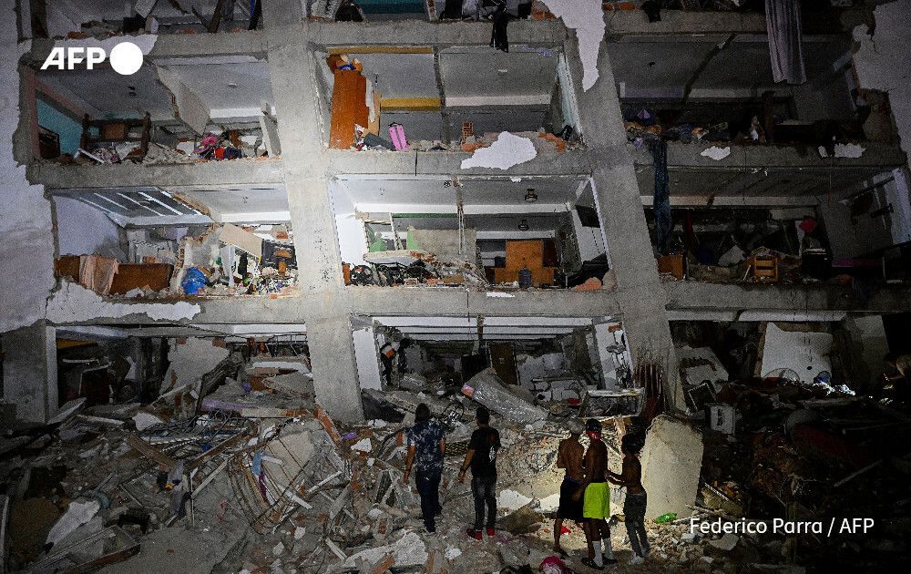 AFP's tweet photo. Powerful twin earthquakes have killed 32 people and injured more than 700 in Venezuela, the nation's interim president says, after the massive shocks collapsed entire buildings and sent people running in panic

https://t.co/VEzL7XkGP2 https://t.co/uciDf8eP6B