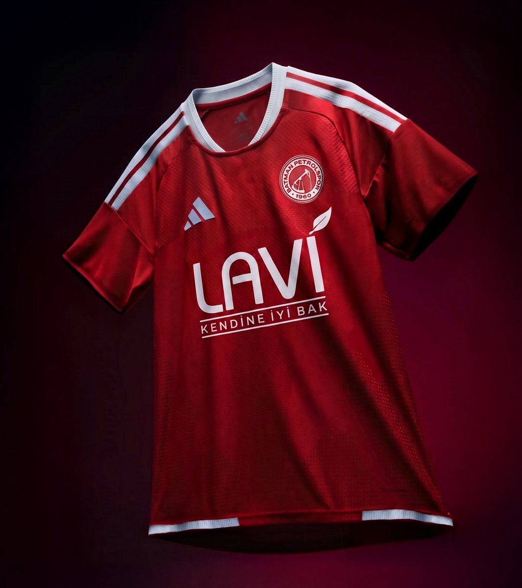 Footy_Headlines's tweet photo. 𝐁𝐚𝐭𝐦𝐚𝐧 𝐏𝐞𝐭𝐫𝐨𝐥𝐬𝐩𝐨𝐫 𝟐𝟔-𝟐𝟕 𝐊𝐢𝐭𝐬 𝐑𝐞𝐥𝐞𝐚𝐬𝐞𝐝

Turkish TFF 1. Lig side Batman Petrolspor have officially launched their new kits for the 2026-27 season. Made by Adidas, the new shirts were unveiled across the club's social media channels, highlighting their traditional colors and the club's fighting spirit ahead of the upcoming campaign.

The new Adidas Batman Petrolspor 2026-27 jerseys are based on standard Adidas teamwear templates, incorporating the club's signature crest and classic red and white color palette. Fans will soon be able to purchase the new 2026-27 shirts, as local media have confirmed they will be available at the official Petrolstore in the near future.