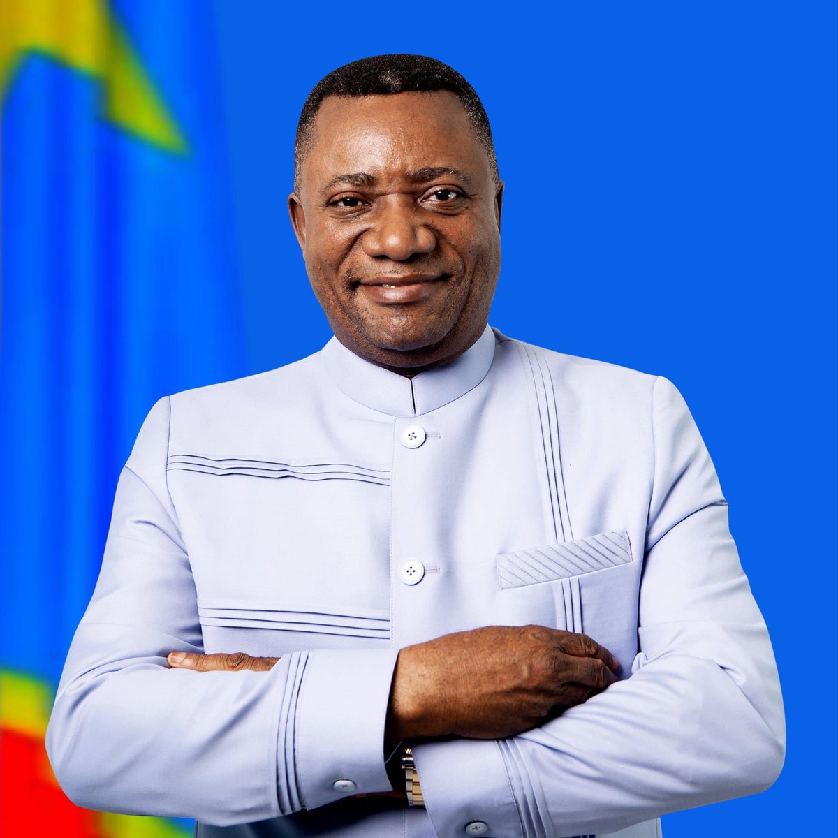 jonathan_muepu's tweet photo. 🛑 HISTORIQUE ! Il y a 12 ans, le Sénateur @ngoyikasanji11 lançait des recherches minières au Kasaï avec le géologue Muamba Kakanda. Résultat : la découverte d'un cuivre exceptionnel de 45% à 47%, dépassant la moyenne du Katanga et du Lualaba ! 🇨🇩📈 #Kasaï #RDC #Mines https://t.co/KKD1XqsXXT