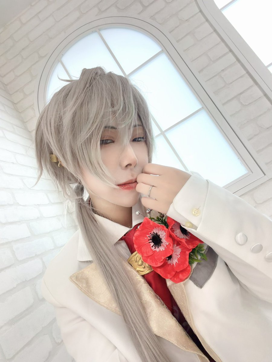 kagariyuuya's tweet photo. 速報〜〜🥀

上野の森さんで、りゅうみこの清盛さんやってきた〜〜！！！

盛れました✌️✌️(写メ撮るたびに叡智なんだが......)

コサージュ頑張ったけどあんまり見えてない🥲🥲🥲🥲

はるさんありがとう🤝🤝 https://t.co/ryvVmqbwWx