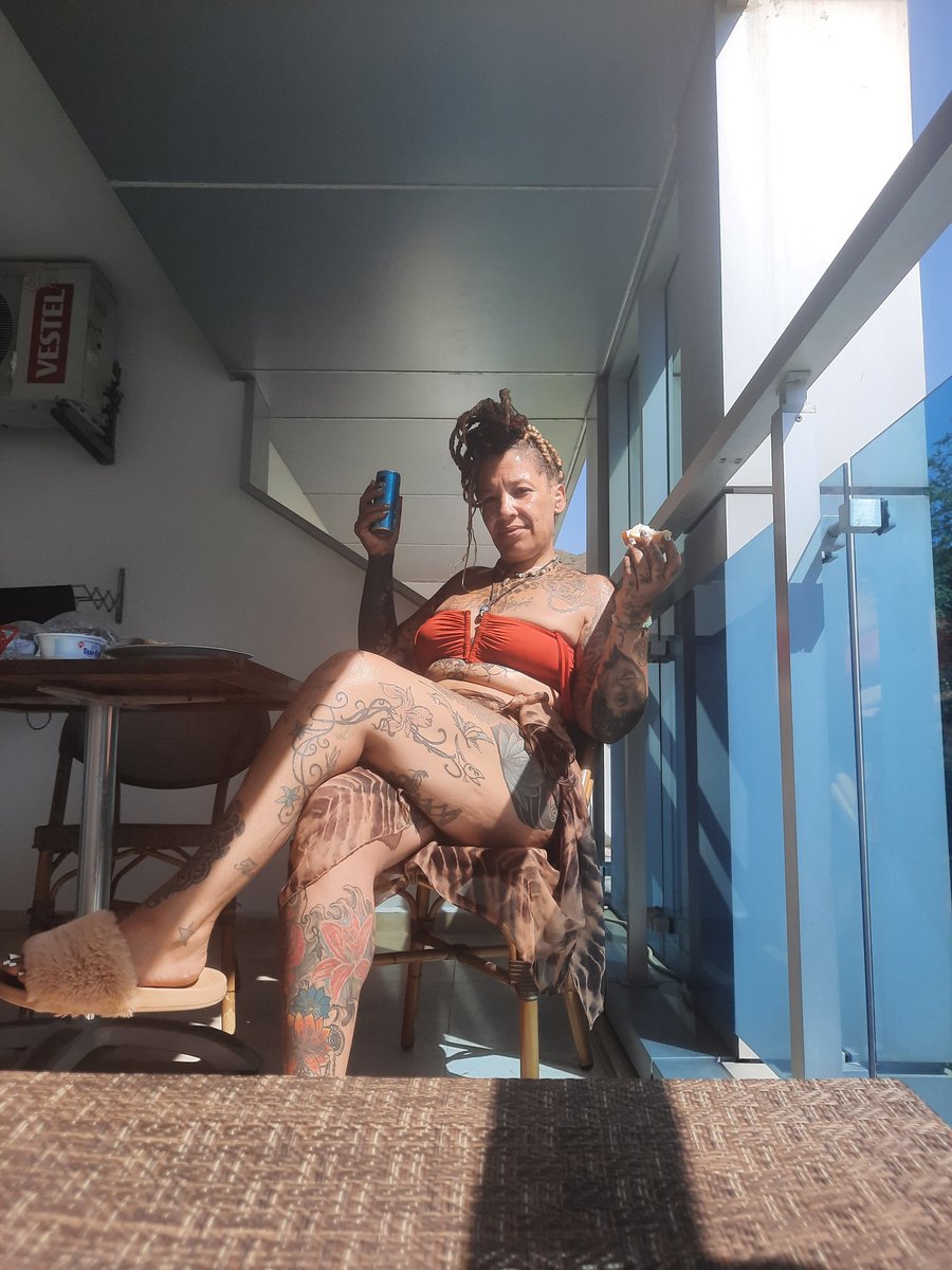 Darkmoon13tatts's tweet photo. #holidayfeet #ebonyfeet #feet2makeyouweak
#ediblesoles #wrinkledsoles #detailedsoles #pedicure #turkey #rtsessions #findom #paypig #humanatm i love to spend ,your money is my money https://t.co/UUen19IW20