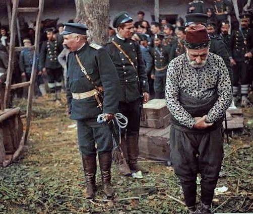 menavisualss's tweet photo. An elderly Turkish Muslim villager praying before his execution during the Balkan Wars. The photographs were taken in Bulgaria in 1913. https://t.co/g1zsrUDEWL