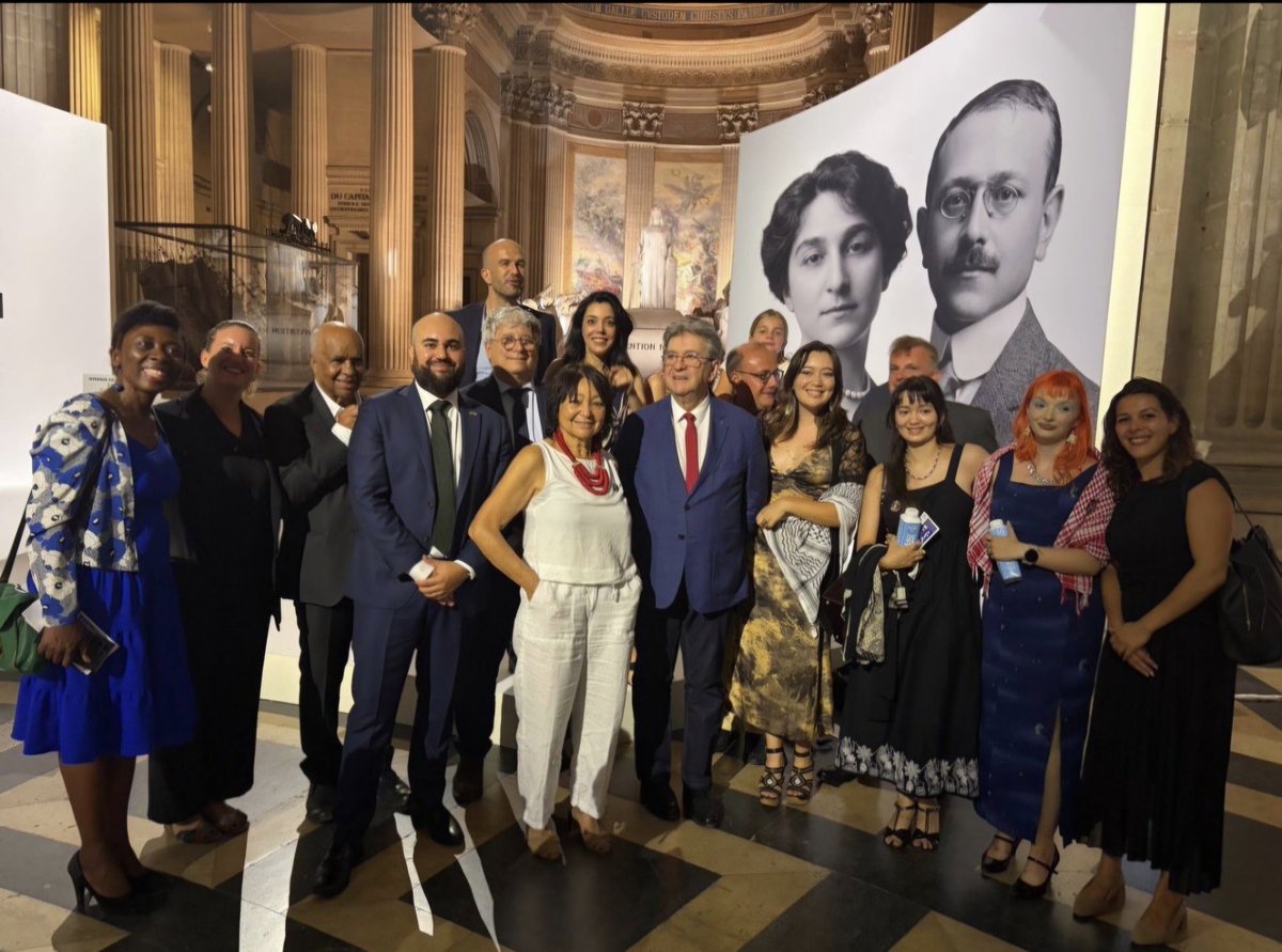 jdomerchet's tweet photo. La panthéonisation de #MarcBloch s'est transformée en une «étrange défaite».  On se demande de quel droit les descendants ont exclu de cette cérémonie, avec la bienveillance de l'Elysée, une part importante des Français, alors même qu'ils s'affichent avec la gauche radicale ?  Odieuse #récupération 
Marc Bloch avait écrit pourtant ceci : « Il est deux catégories de Français qui ne comprendront jamais l’histoire de France, ceux qui refusent de vibrer au souvenir du sacre de Reims ; ceux qui lisent sans émotion le récit de la fête de la Fédération. Peu importe l’orientation présente de leurs préférences. Leur imperméabilité aux plus beaux jaillissements de l’enthousiasme collectif suffit à les condamner. »