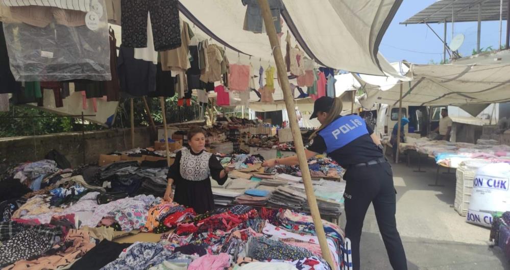 BeyzadeTV's tweet photo. İSKENDERUN'DA DOLANDIRICILIK VE KADES BİLGİLENDİRİLMESİ YAPILDI

#Hatay'ın #İskenderun ilçesinde polis ekipleri, halk pazarında vatandaşlar ile pazar esnafına dolandırıcılık yöntemleri ve #KADES uygulaması hakkında bilgilendirme yaptı.

Yetkililer, vatandaşların huzur ve güvenliği için bilgilendirme çalışmalarının önümüzdeki dönemde de aralıksız sürdürüleceğini bildirdi.

Detaylar 👇
https://t.co/M2DDmfWnBf