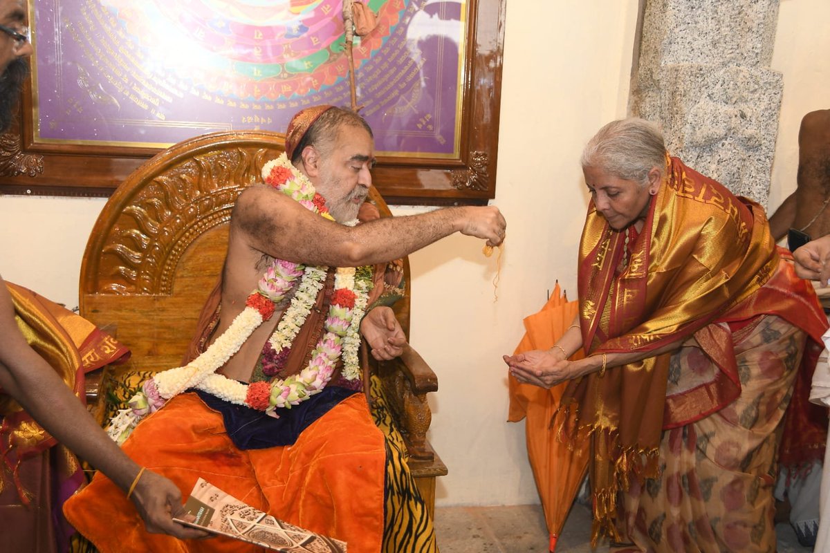 nsitharamanoffc's tweet photo. Smt @nsitharaman attended the sacred consecration and re-dedication ceremony of the renovated historic Upanishat Math and Sri Ram Yantra Mandiram in Kanchipuram, Tamil Nadu. https://t.co/mqPO8XW08i