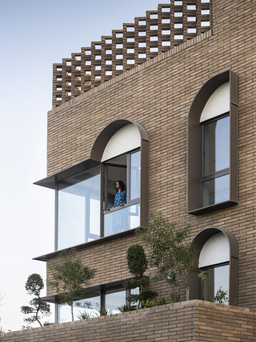 worldarchitects's tweet photo. #WorldBuildingOfTheWeek – AGi architects' Yal Living reimagines residential design in Kuwait through “horizontal living” and a fragmented, terraced layout.
https://t.co/ramucoU7uT
Photos: © Nelson Garrido
#waofficial #AGiArchitects #YalLiving #Kuwait https://t.co/jhxdhvSULW