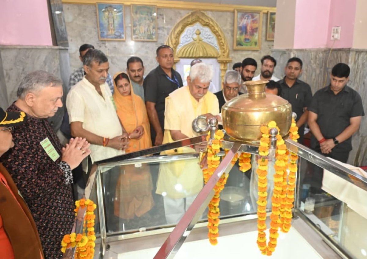 ANB_JK's tweet photo. Srinagar : Lieutenant Governor Manoj Sinha attended the Rudra Abhishek ceremony on the auspicious occasion of Shivacharya Abhinavgupta Jayanti and Nirjala Ekadashi at Shri Anandishwar Bhairav Nath Ji Maharaj Asthapan, Maisuma, Srinagar.
Interacting with devotees, the Lieutenant Governor extended his greetings and offered prayers for peace, well-being and prosperity. He said the life and teachings of Shivacharya Abhinavgupta, the foremost exponent of Kashmir Shaivism, continue to illuminate India's spiritual heritage, adding that his philosophy of self-recognition and non-dual consciousness remains a timeless source of inspiration.
#Srinagar #ManojSinha #AbhinavguptaJayanti #NirjalaEkadashi #KashmirShaivism #JammuAndKashmir