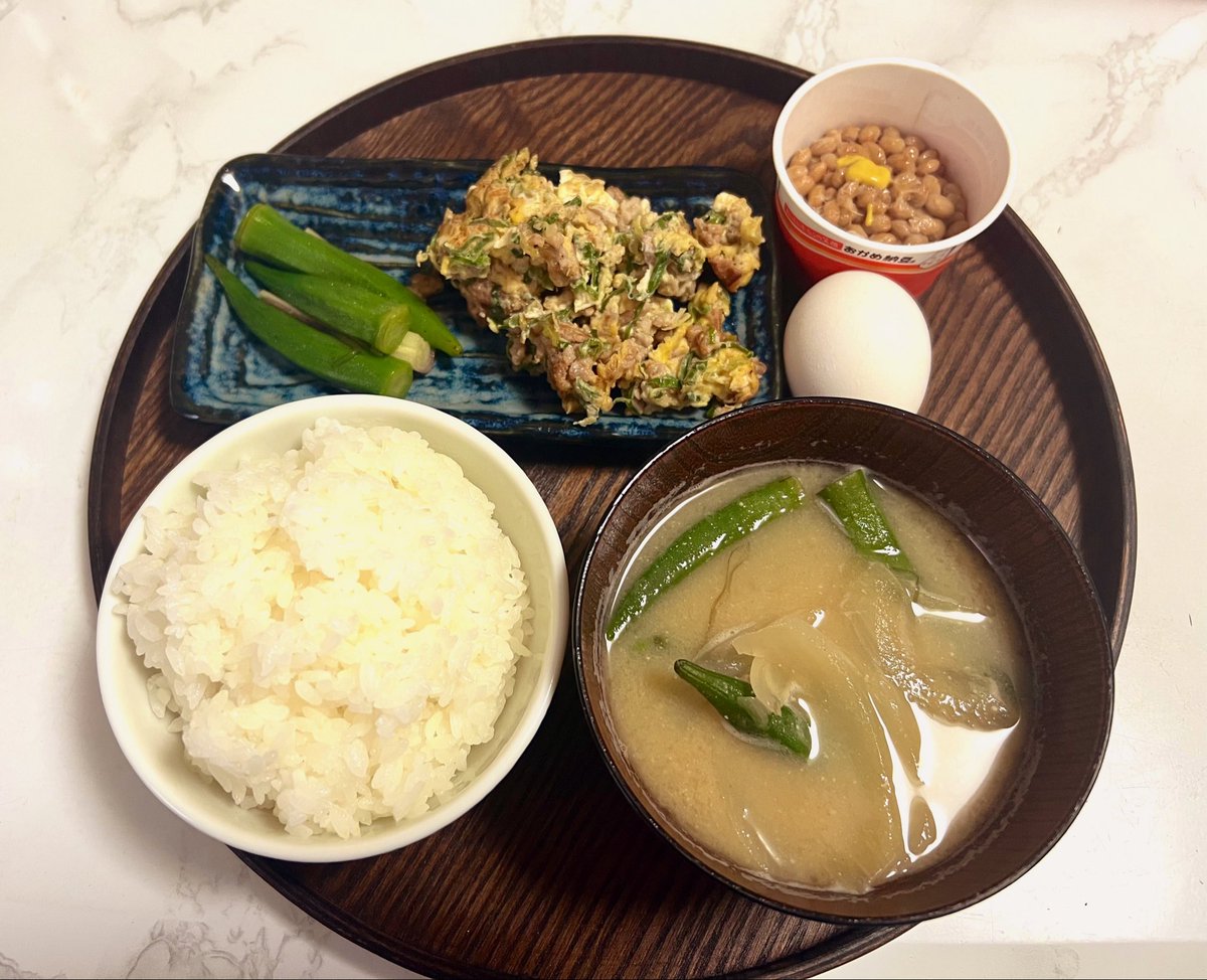 epopgp's tweet photo. 今日の朝ごはんと今日の痣
オクラにハマりすぎて漬物も味噌汁もオクラ https://t.co/a7OwcUuRCC