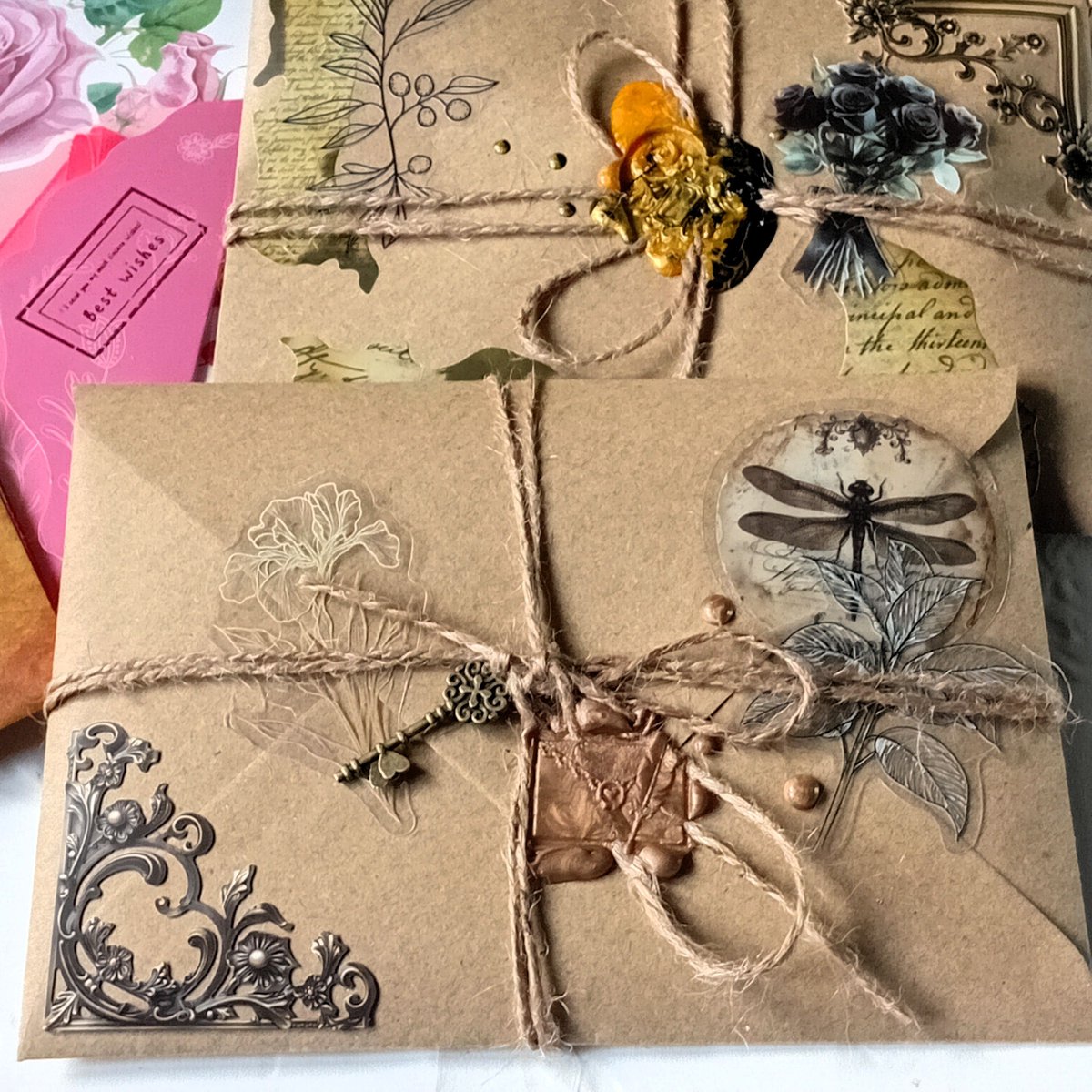 pinpaperstudio's tweet photo. Some people collect books.
Some collect memories.
Some collect beautiful paper treasures.
This collection is for all three.
#JunkJournalKit #VintageEphemera #PaperLover #CreativeLifestyle #Cottagecore #PinAndPaperStudio #StationeryAddict https://t.co/XSeMx0Evuf