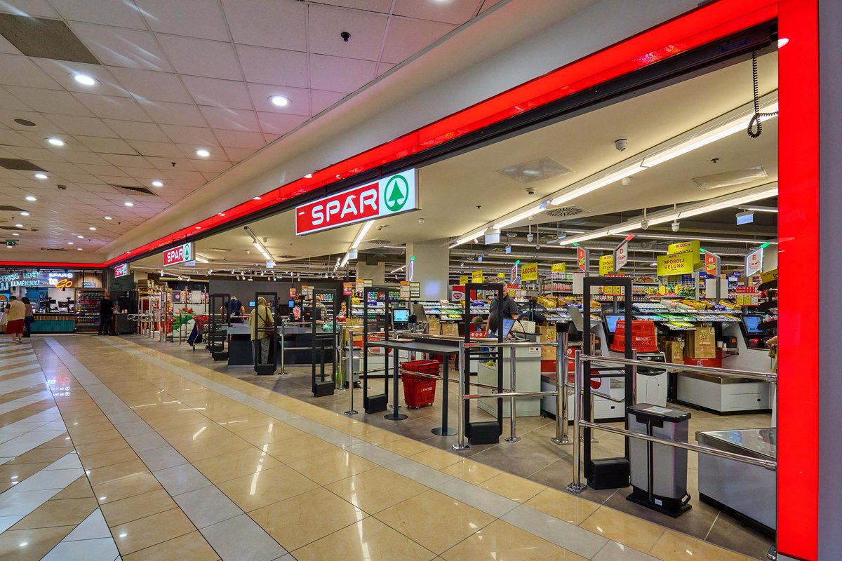 SPARHungary's tweet photo. Több mint 1,2 milliárd forintos beruházás: újabb két budapesti SPAR áruház újult meg az Örs vezér terén és a 11. kerületi Irinyi József utcában! Részletek: https://t.co/1Wlfi9LVNr https://t.co/CVdL1RWdgm