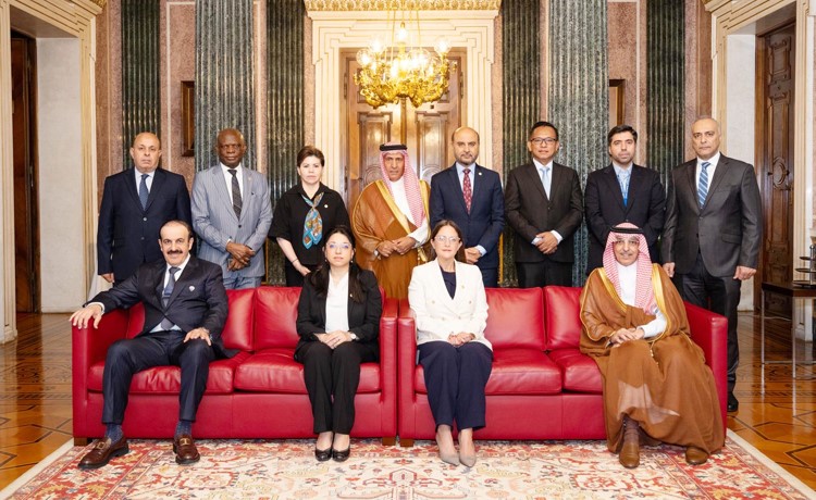 AlAnba_Business's tweet photo. الرفاعي: الكويت ملتزمة بمواصلة دعم جهود صندوق أوپيك للتنمية

- وزير المالية ترأس وفد البلاد في الاجتماع الوزاري السابع والأربعين للصندوق

https://t.co/JB4I2RFBGD https://t.co/ohtInLAAim