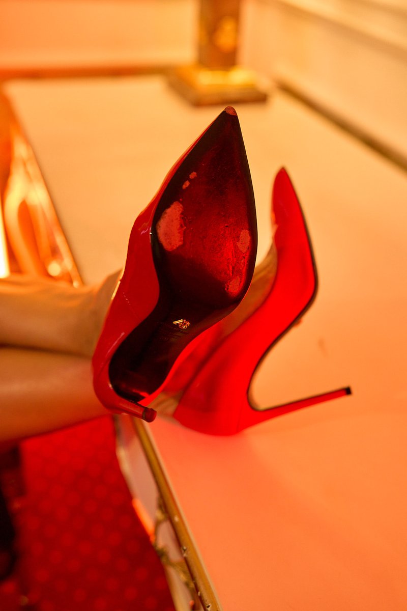 alinabodyluxe's tweet photo. Know your place goddessworship #milfgoddess #findom #femdom #paypig #humanatm #feetworshi̇p https://t.co/8GVeYkNEx4