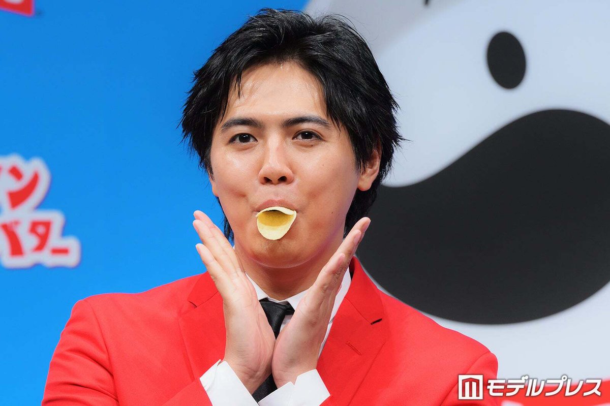 modelpress's tweet photo. 【写真追加📸】

GENERATIONS片寄涼太「FIFA ワールドカップ 2026」への熱い思い語る

プリングルズ「ウルトラマン★ガーリックバター」新商品発表会🎤
https://t.co/bXr12CTwea

プリングルスを2枚重ねてアヒル口作る
ダックリップも披露 https://t.co/ozRT9SbcGH