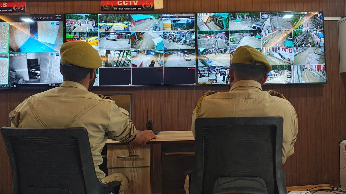 DailyExcelsior1's tweet photo. InPics | Police personnel monitored the Amarnath Yatra route using advanced surveillance systems under 'Project Hawk Eye', launched by Anantnag Police to ensure the safe and peaceful conduct of the Shri Amarnath Ji Yatra 2026.
#AmarnathYatra | #ProjectHawkEye | #AnantnagPolice | #JammuAndKashmir