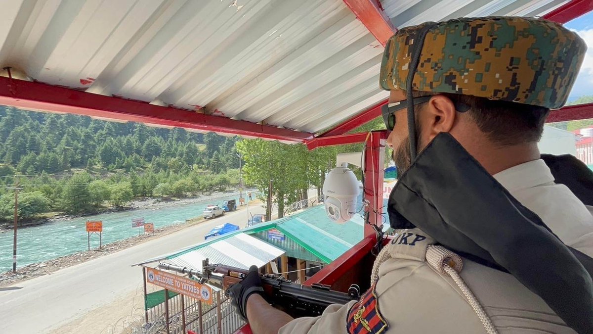 DailyExcelsior1's tweet photo. InPics | Police personnel monitored the Amarnath Yatra route using advanced surveillance systems under 'Project Hawk Eye', launched by Anantnag Police to ensure the safe and peaceful conduct of the Shri Amarnath Ji Yatra 2026.
#AmarnathYatra | #ProjectHawkEye | #AnantnagPolice | #JammuAndKashmir