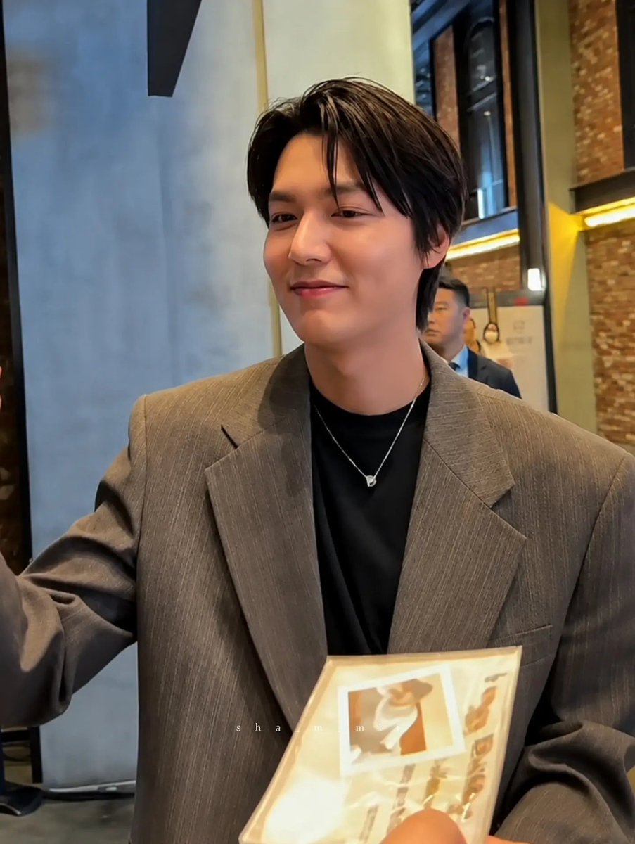 lmhminozph's tweet photo. ️To have a moment with @ActorLeeMinHo this close is a dream come true for every MINOZ who has not yet had the chance to meet him in person. 😍

📸 : cto 

#LeeMinHo #이민호
#MINOZ #AlwaysWithLeeMinHo #LMHMinozPH https://t.co/8Qo5WEip2x