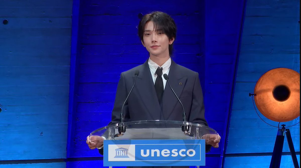 WorldwideCarats's tweet photo. [INFO] #JOSHUA at the the UNESCO x SEVENTEEN: Celebrating Youth, Creativity, and Well-Being Together Event today! 🦌

Watch it here:
▶️ https://t.co/7fEOSC3i0C

SEVENTEEN JOSHUA AT UNESCO  #UNESCOxSEVENTEEN 
#GoingTogetherWithSVT 
@pledis_17 https://t.co/2z5KHrNWfb