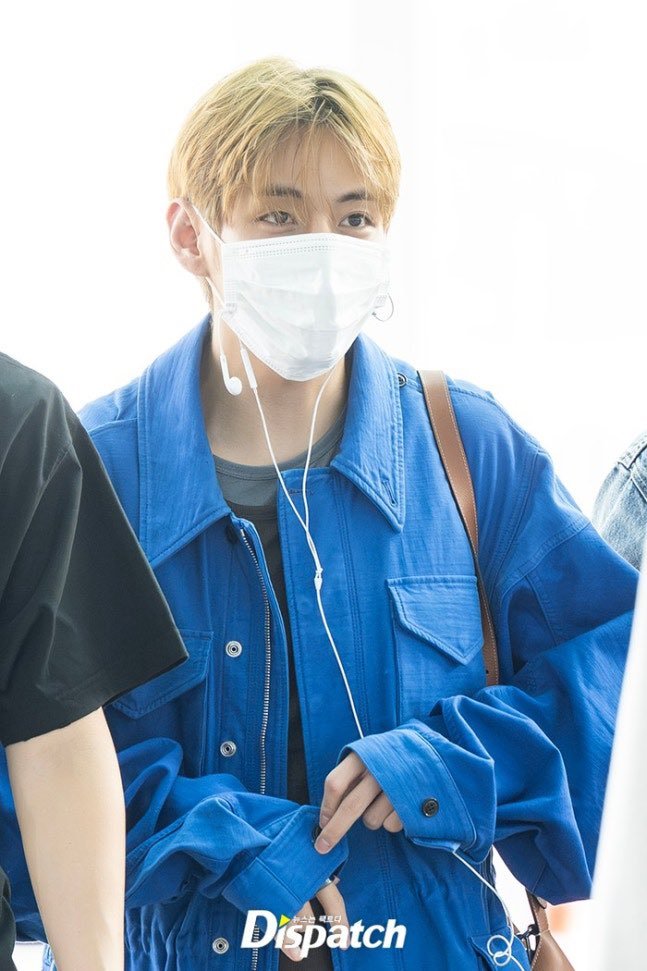 TwinklingSTK's tweet photo. @btskthv1230 @celineofficial There's a possibilities that Kim Taehyung will attend!!!

Let's manifesting n hope for the best 🤞🤌
TAEHYUNG FOR CELINE 
V x CELINE
#TAEHYUNGxCELINE 
#CelineBoyV https://t.co/1NizbU2Usz