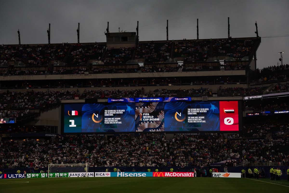 ActuFoot_'s tweet photo. 🚨 DE NOUVEAUX ORAGES POURRAIENT AVOIR LIEU LORS DU MATCH NORVÈGE 🇳🇴 - 🇫🇷 FRANCE ! 🌩️

Quelques jours après une interruption de match qui aura duré 2 heures face à l’Irak 🇮🇶 à cause des orages, les Bleus pourraient de nouveau faire face à du tonerre et des averses. ⛈️

Cependant, le risque est bien plus faible que lors du dernier match. 

🗞️ @RMCsport