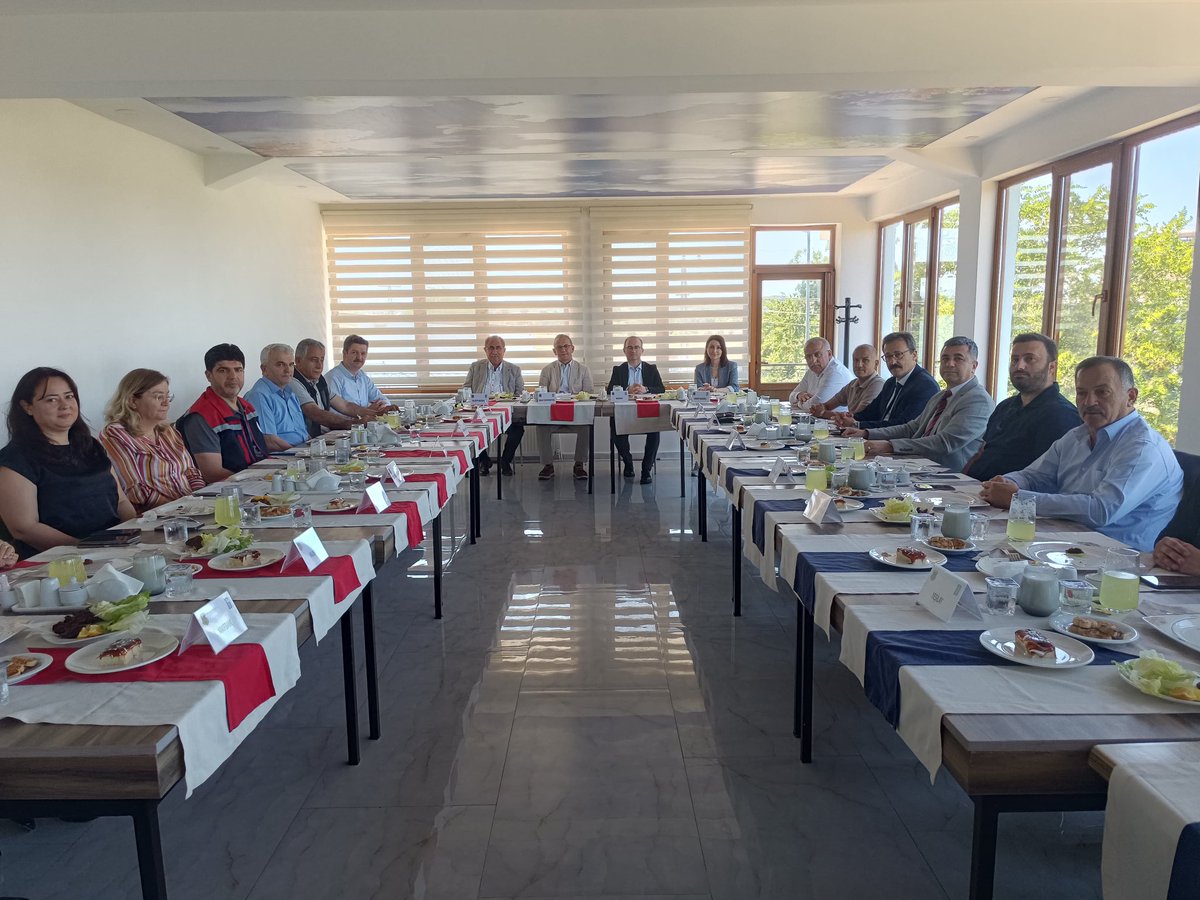 SinopDsm's tweet photo. Sinop Koruma Kurulu Başkanlığı 2026 Yılı 2. Olağan Toplantısı Cumhuriyet Savcısı Soner Aydın başkanlığında kurul üyelerinin katılımıyla gerçekleştirildi.Ardından üniversite, aile sosyal, gençlik spor, iş-kur, yeşilay, müftülük ile iş birliği protokol toplantıları gerçekleştirildi https://t.co/GGjP0lEGhh