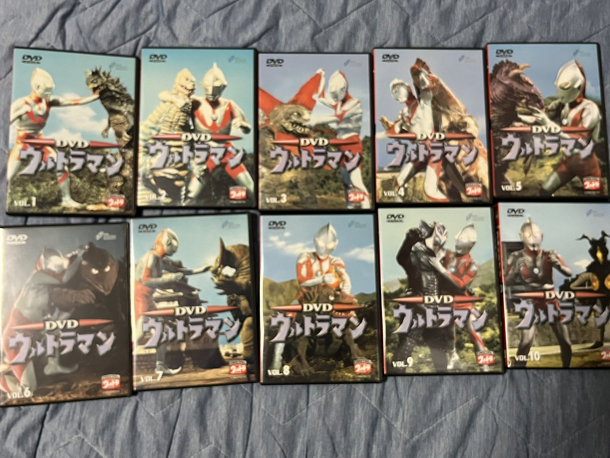 disk0905's tweet photo. ウルトラマン60周年の前に，ウルトラマンDVD全巻買ったぜ！ https://t.co/HzCiCXQeXS