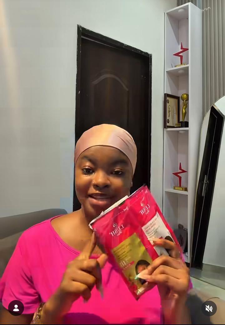 Rubikayy's tweet photo. We're about to paint your TL pink today😌🩷🩷 It's all about the 4-in-1 No Lye Lush hair relaxer 🤏🩷

LUSH HAIR RELAXER X ROSEY
ROSE KONADU OWUSU

LUSH HAIR RELAXER X ROSEY
ROSE KONADU OWUSU

#LushHairRelaxer 
#LushGhana https://t.co/dtrWaTjLU4