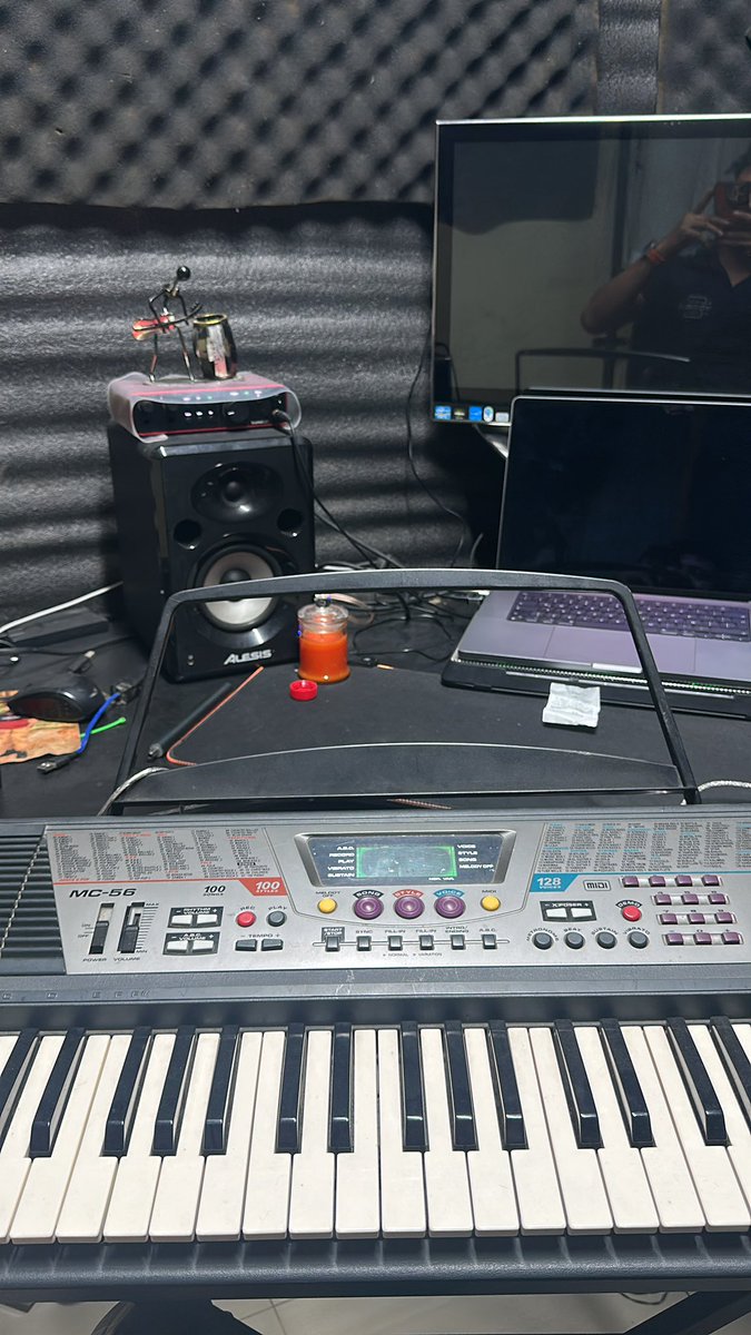 YosepStyle's tweet photo. @NefflynB Si pero incluye homestudio de música 🎵 https://t.co/OcI4ecKqJI