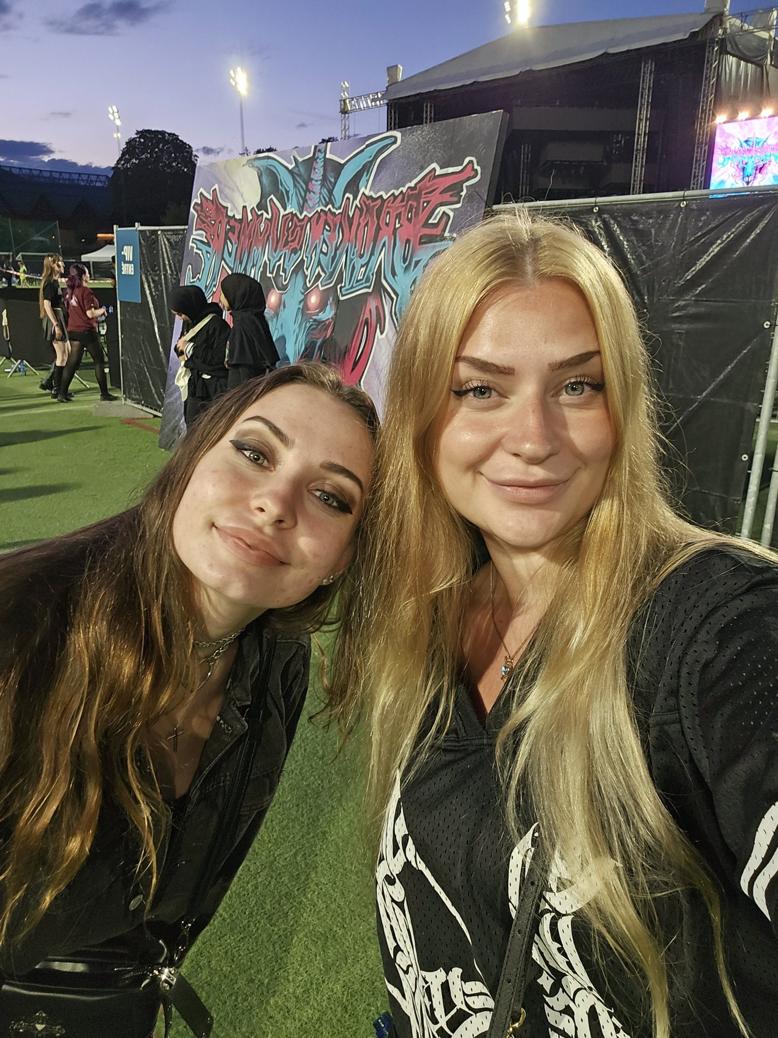 3 pic. From yesterday at Broken Summer 😍 https://t.co/imRw5hD92b