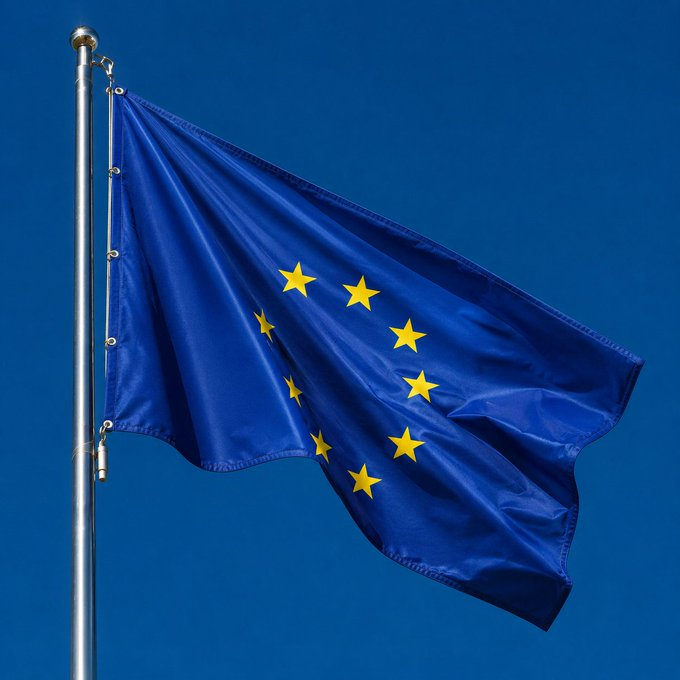PiNewsMedia's tweet photo. 🇪🇺ONLY 210 OF MORE THAN 3,000 CRYPTO FIRMS HAVE MET EUROPE'S MiCA DEADLINE.

Starting July 1, unlicensed crypto platforms will lose access to the 450 million-user EU market, with no deadline extensions.

Users of non-compliant exchanges could face withdrawal restrictions, service suspensions, or mandatory transfers to authorized providers.

Among the firms approved by ESMA are Coinbase, Kraken, OKX, and Crypto(.)com. Meanwhile, Binance says it remains committed to Europe and is pursuing authorization in another EU member state.