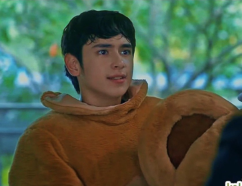 Eisethmbb's tweet photo. Miguel's upset face.
Pogi pa rin eh.. 

MIGUEL FACES HIS DAD
#YMFSMiguel https://t.co/LBJdip0mFz