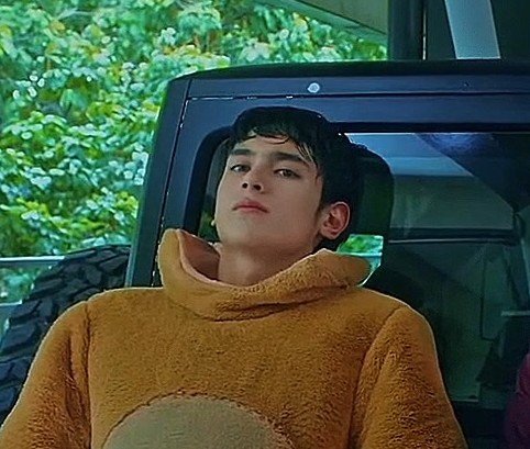 Eisethmbb's tweet photo. Miguel's upset face.
Pogi pa rin eh.. 

MIGUEL FACES HIS DAD
#YMFSMiguel https://t.co/LBJdip0mFz