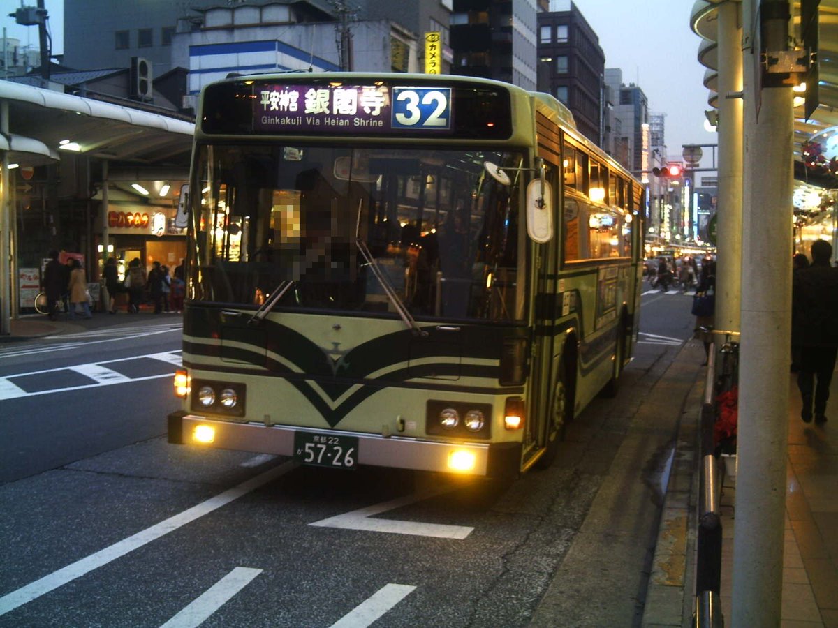ccc30000's tweet photo. 2006/12/16　京都市バス 河原町三条
（過去写真）
＃京都市交通局　
３２　5726 https://t.co/lR0Rrtv5xh