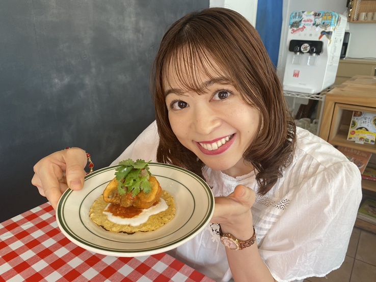 TVnirai's tweet photo. 今週のあまくま歩人では那覇市久米にある「パーラーぬちぐすい」を紹介します。厳選した県産食材と発酵調味料を使ってヘルシーな料理を提供しているお店です。
『ぬちぐすいの野菜プレート』などの人気メニューを、こーとーが紹介します!(^^)!      

#テレビにらい 
#あまくま歩人 
#沖縄ランチ https://t.co/whdFDC42n7