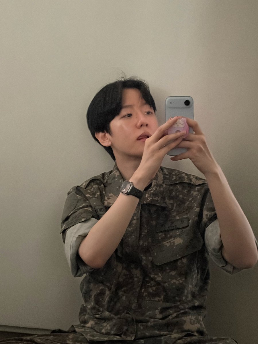 fourbaekpearl's tweet photo. Baekhyun bubble update! 
#큥이버블 #백현버블 

🐶: (sent photos) https://t.co/yozRVVa9OX