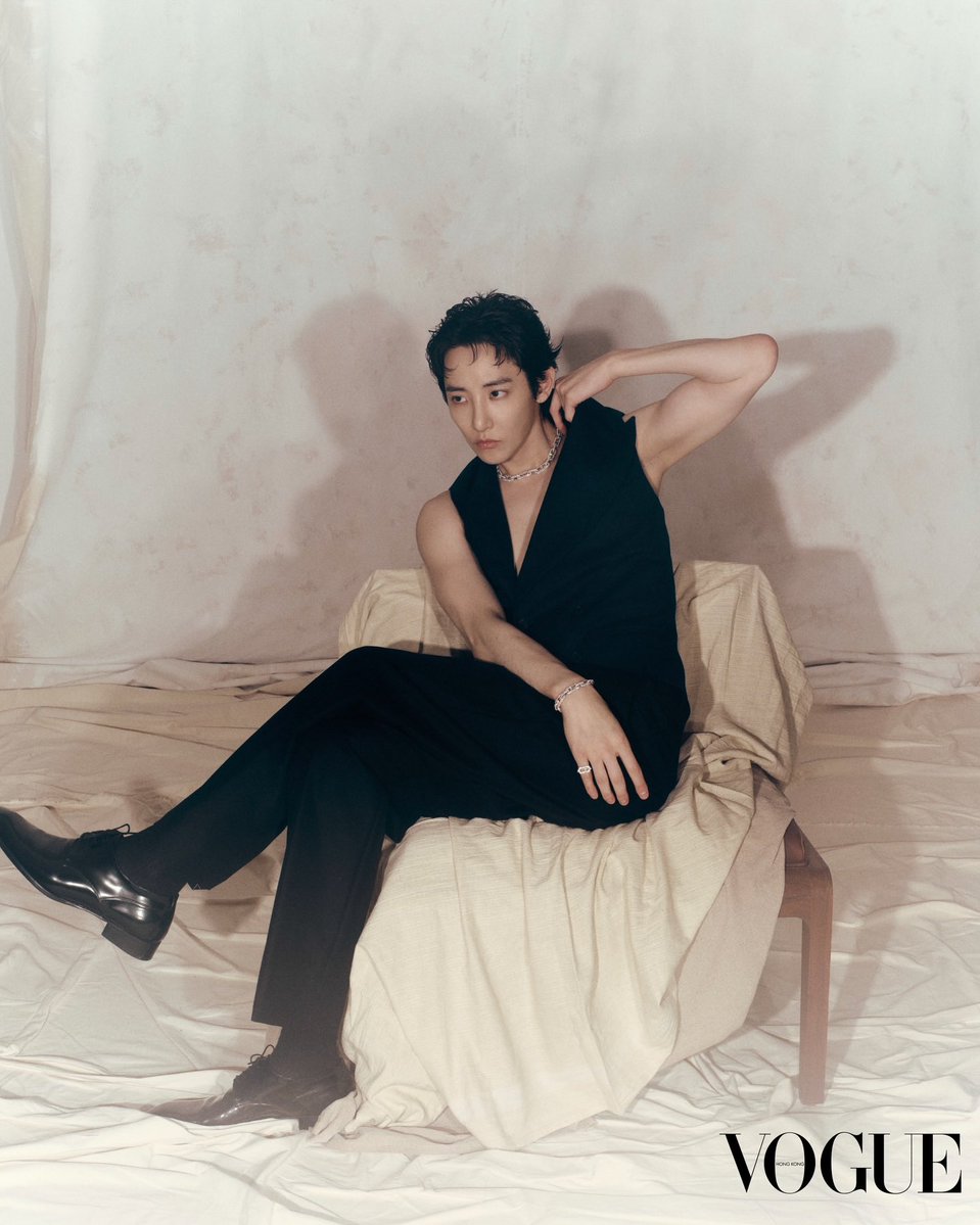 kumysihoo's tweet photo. Vogue Hong Kong
#soohyukinhk #이수혁 #leesoohyuk #李洙赫 #イスヒョク #fashionSOOHYUK
@LXXSXXHKKK 심장이 아파요💘
#DiamondsInMotion #MessikaAroundTheWorld
@MessikaJewelry 💜💜💜
🇭🇰滞在が長かったので画報あると思ってました.遊んでなかったㅎ ㅎ 心臓が痛い.ドキドキしすぎ https://t.co/xwECoMW9Nk