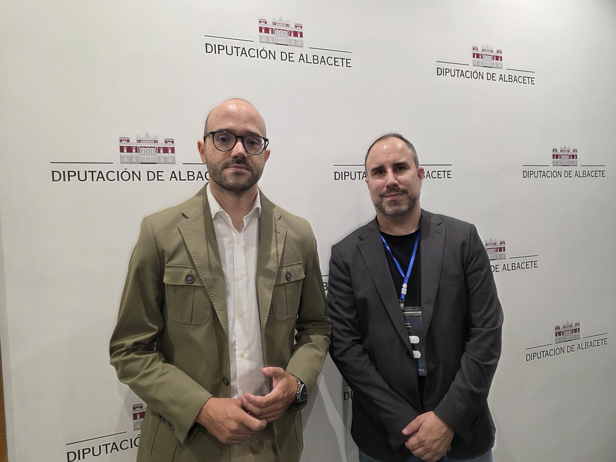 dipualba's tweet photo. 🌐 La Diputación de Albacete reafirma su compromiso con una IA al servicio de las personas en las IV Jornadas Empresariales. Nuestro vicepresidente @valera_fran  ha destacado que la inteligencia artificial “viene a ayudar y no viene a suplantar”.
🔗 https://t.co/i8ChjXOaIq https://t.co/c3N07zLvvm