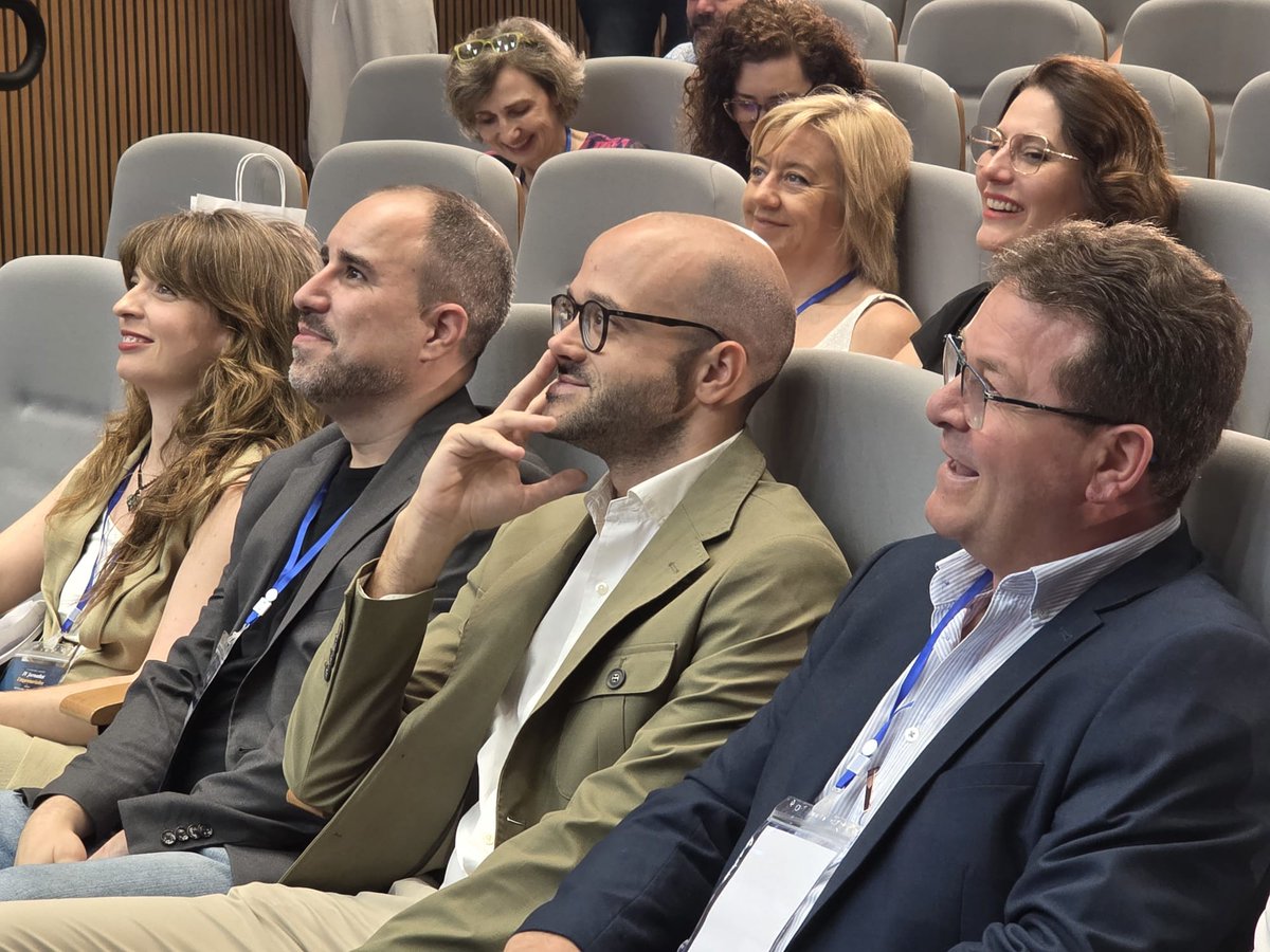 dipualba's tweet photo. 🌐 La Diputación de Albacete reafirma su compromiso con una IA al servicio de las personas en las IV Jornadas Empresariales. Nuestro vicepresidente @valera_fran  ha destacado que la inteligencia artificial “viene a ayudar y no viene a suplantar”.
🔗 https://t.co/i8ChjXOaIq https://t.co/c3N07zLvvm