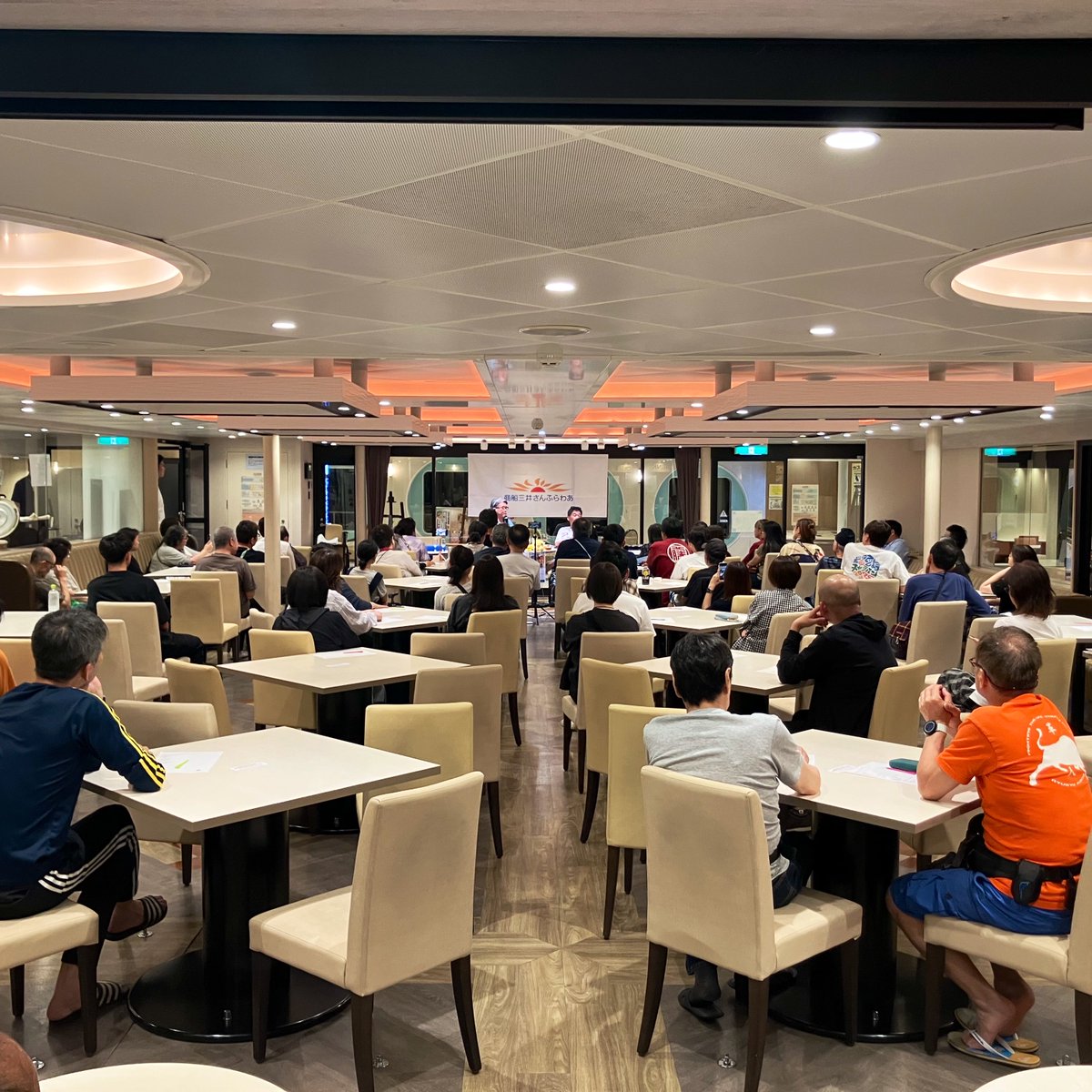 cococampHTB's tweet photo. 🛳️フェリーイベント振り返り①
水曜どうでしょう藤村D &amp;嬉野Dと行く！
／
商船三井さんふらわあ
"船旅どうでしょう"
＼
船上トークショーには100人ほどのお客様が…す、すごい。onちゃんも駆けつけて盛り上がりました！ありがとうございます！ https://t.co/rxBxl6Z8D6