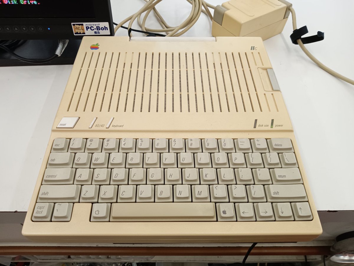 またすごいものが出てきました。 Apple IICです画面が正常化はわかり 