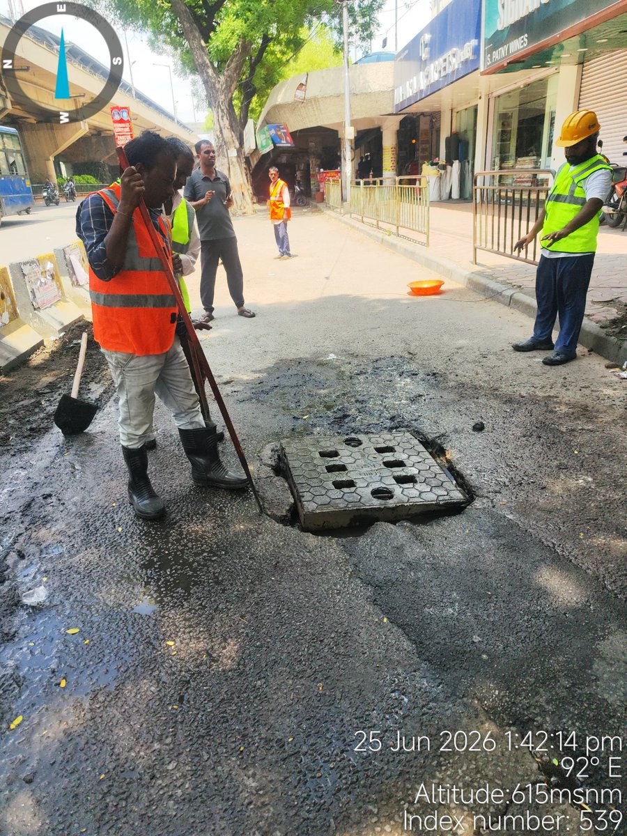 NG_BegumpetAEE's tweet photo. @krishna_avs @revanth_anumula @CommissionrGHMC @MC_Cyberabad @CMC_Offcl @MCMalkajgiri @MDHMWSSB @GHMCOnline @HMWSSBOnline Sir, Sorry for inconvenience,
Water logging rectified. https://t.co/hsO6OYbQTM