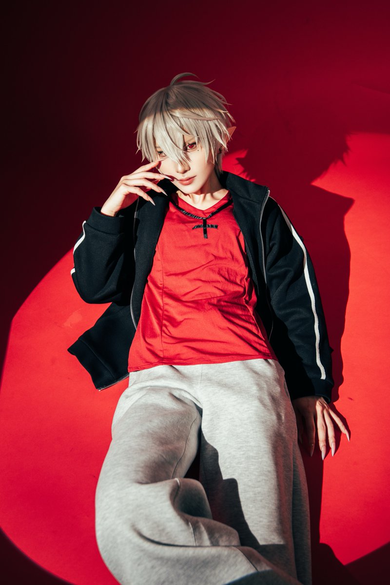 maltuki0's tweet photo. cos . 🌈🕒 . 🎲

.

紅に染まる。

.

p.リリ@zzxzz0001 https://t.co/wmk9SyVqUm