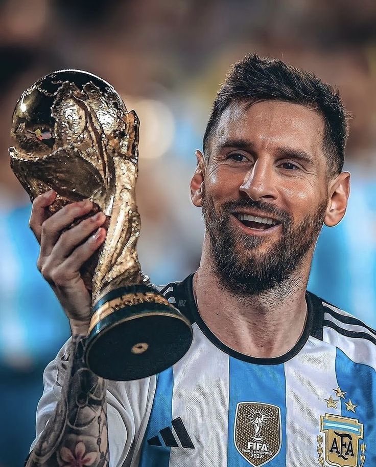 Omojuwa's tweet photo. Lionel Messi. The first footballer to score over 900 goals before turning 39. 

916 goals precisely. What a run! https://t.co/tmiMeQj16p
