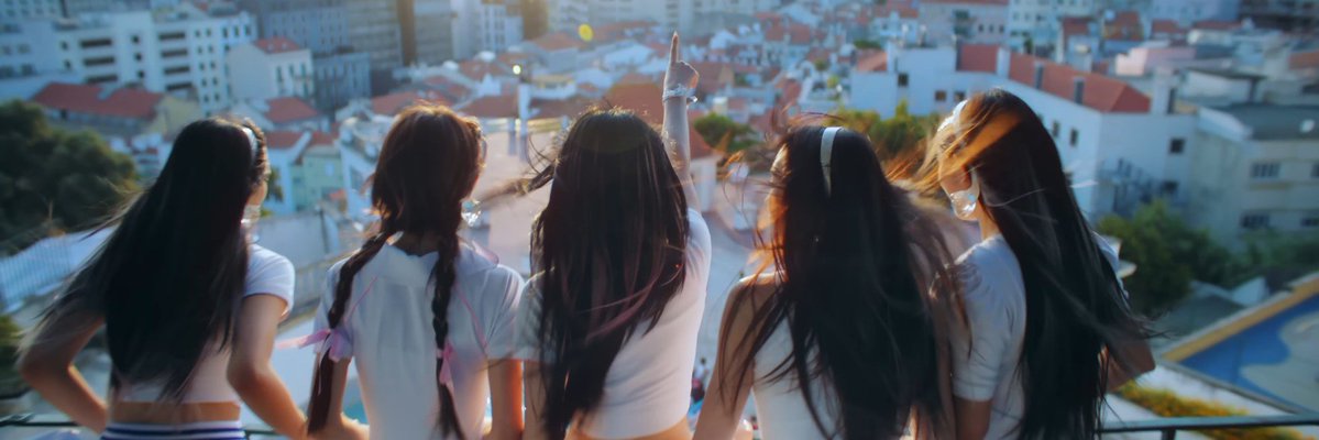 summerskieshao's tweet photo. same director, all bangers https://t.co/fKODUtqTFd