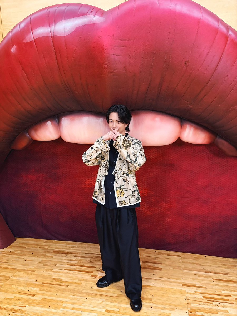 tsuna_staff's tweet photo. 映画『 #口に関するアンケート 』
直前！高校サプライズイベント🏫
ありがとうございました👄

生徒の皆さんにはサプライズでの登場となりましたが、大熱狂でした✨

公開まで残り8日！！
皆さまお楽しみにお待ちください😊

#アンケートにご協力ください
#綱啓永 https://t.co/uYOYN5KSeI