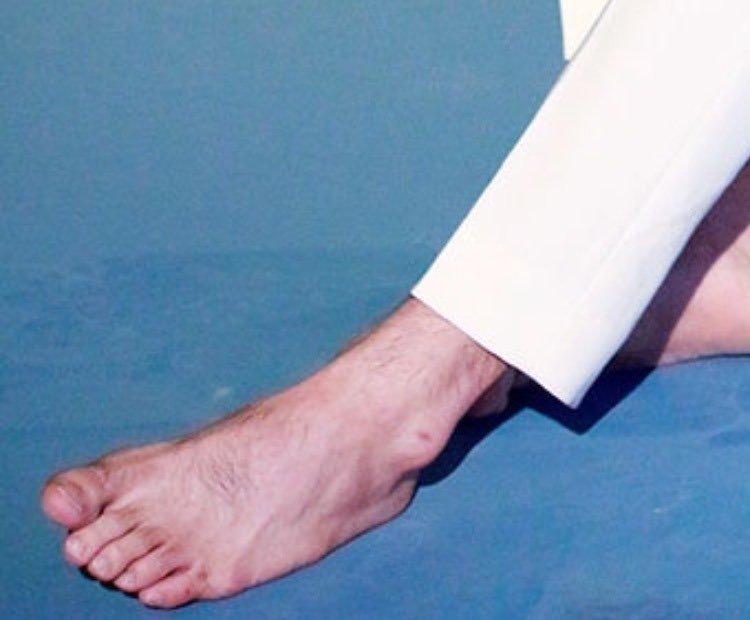 flamingdongsaen's tweet photo. wonwoo feet bc why not https://t.co/zPd720ABfm