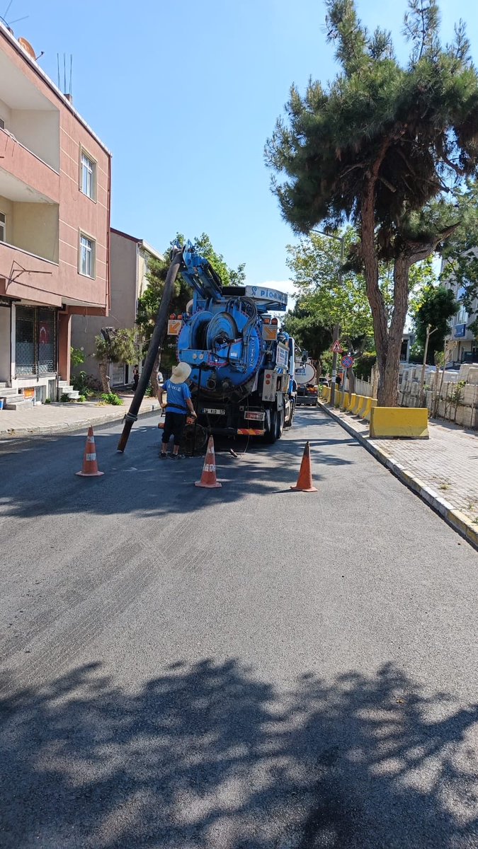 MelihDengi's tweet photo. İSKİ Çalışıyor! Avcılar ilçemiz Yeşilkent mah.G117 sokakta halk tarafından yapılmış atıksu kanalını yeniliyoruz.Firuzköy mah.İnönü cad. atıksu  hatlarında görüntü ve temizlik çalışmalarımız devam ediyor.Her şey Avcılar ve 16 milyon İstanbullu  için durmak yola devam. https://t.co/qjmmO7adc1